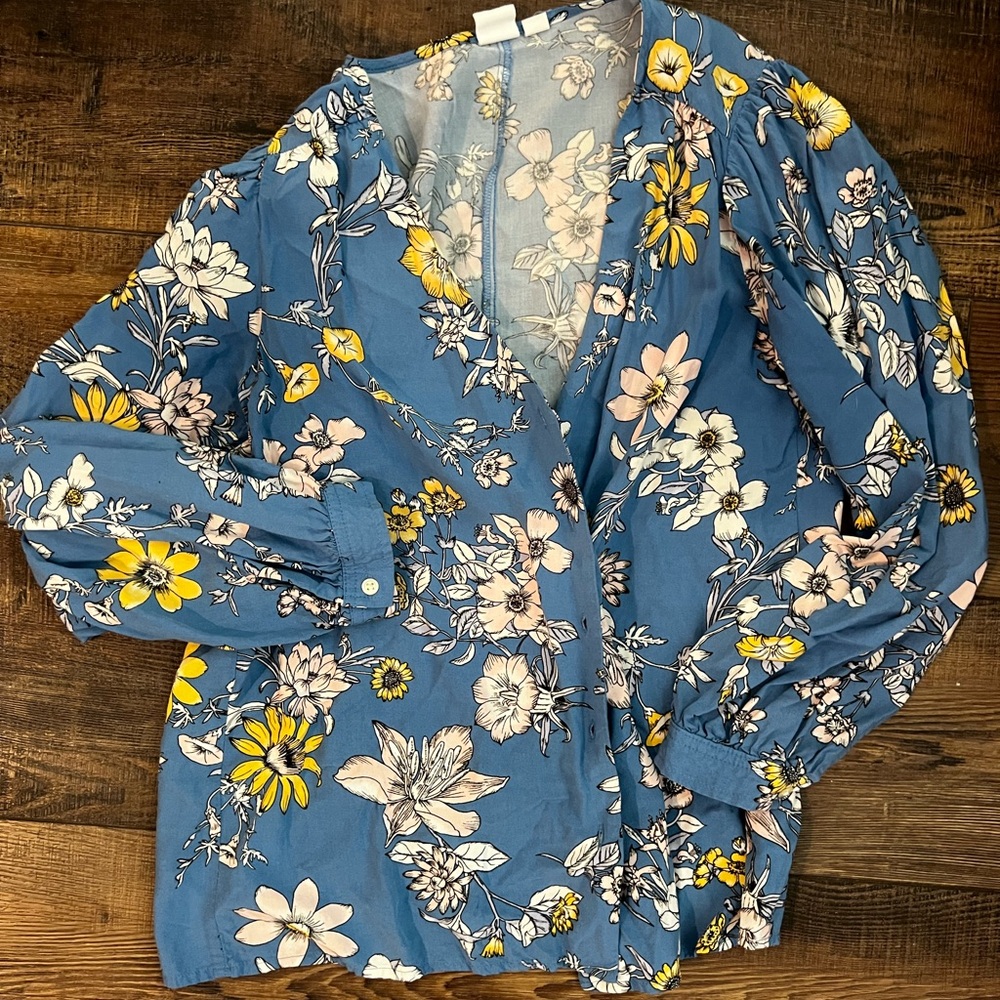 Size small gap blouse blue flowers